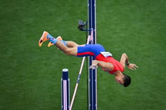 Back injury hurts Obiena’s Paris bid